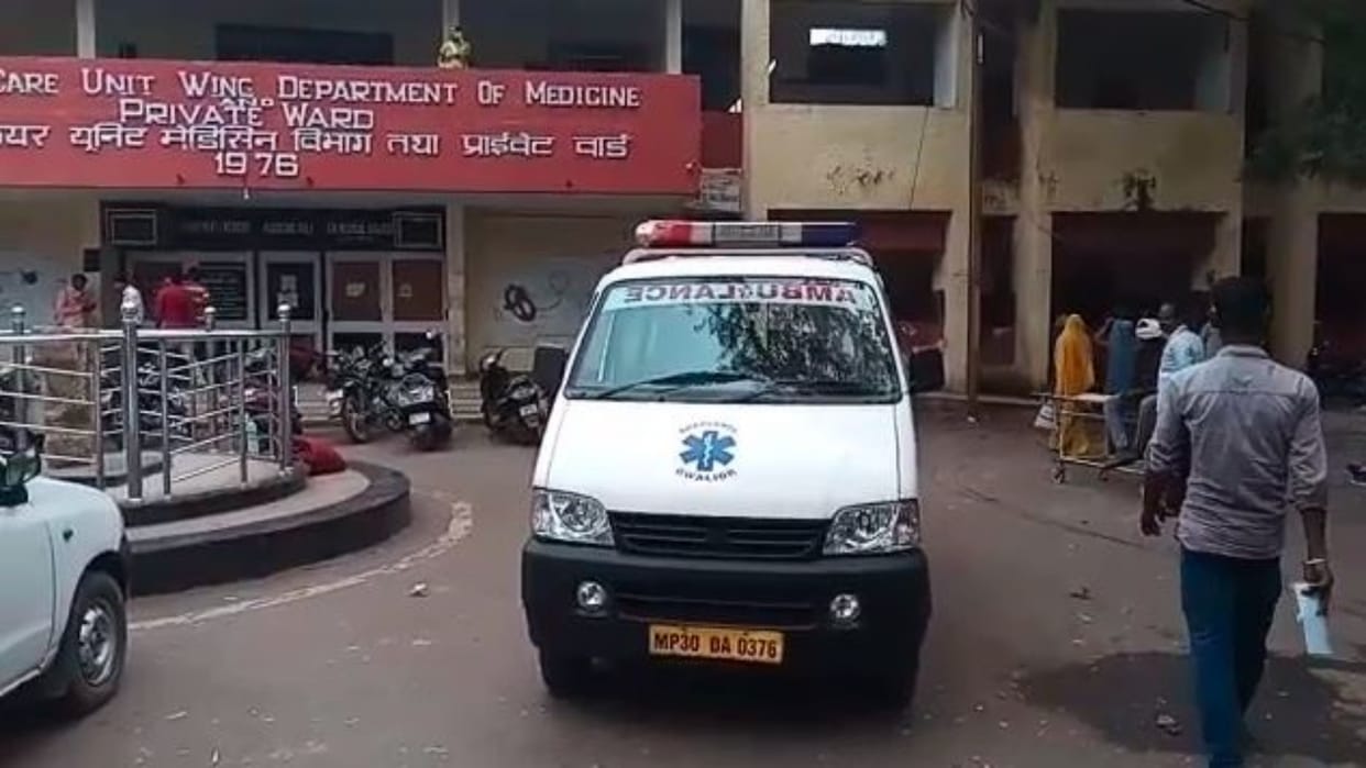 Ruckus in cardiology Gwalior Death due to heart attack uproar in cardiology and assault with staff