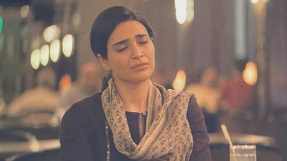Scoop Review Netflix in Hindi by Pankaj Shukla Matchbox Shots Hansal Mehta Karishma V Tanna Mohd Zeeshan Ayyub