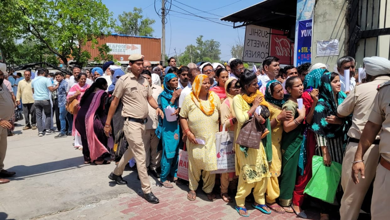 Complainants reached the residence of minister Anil Vij in Ambala of Haryana