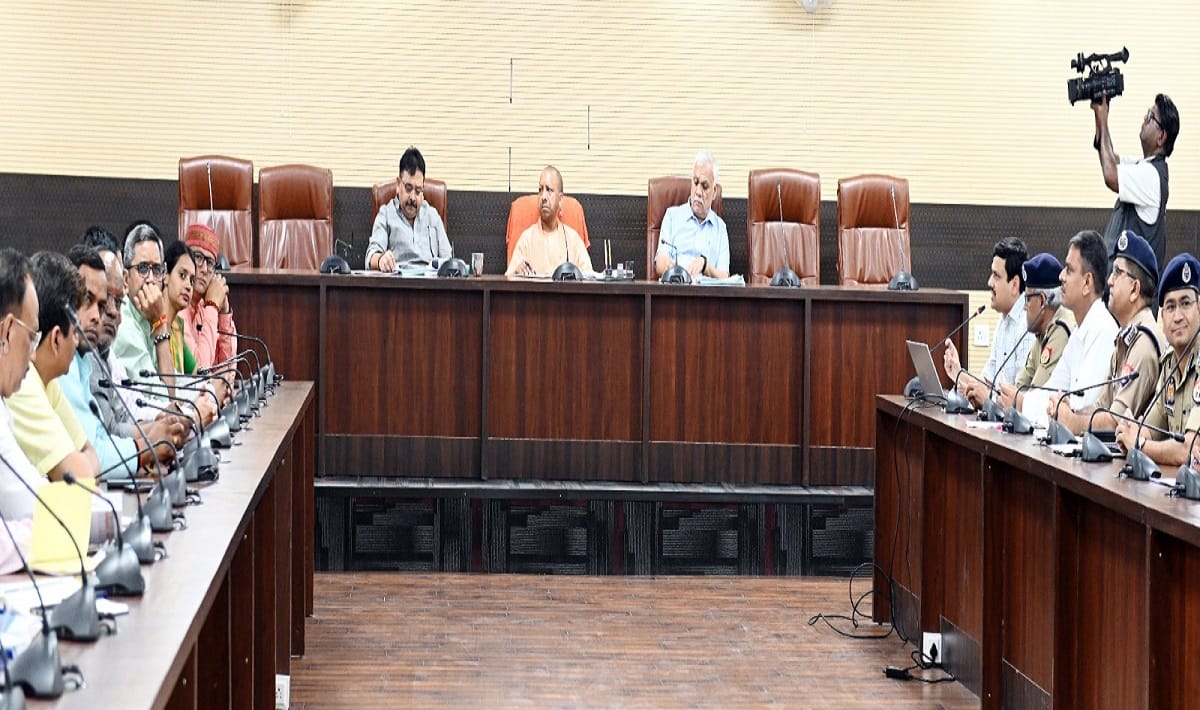 Police keep eye on Urban Naxalites CM Yogi said in Varanasi  tainted person should not get any contract