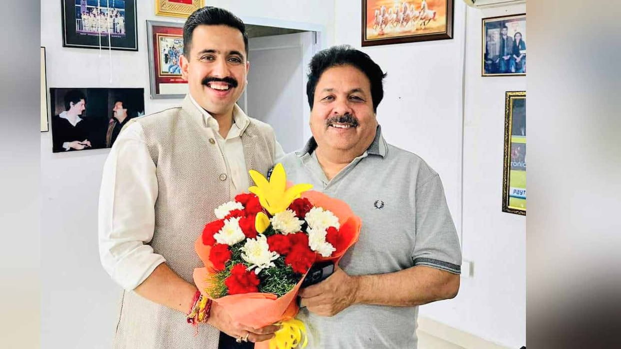 Public Works Minister Vikramaditya Singh gave the feedback of the government and the organization to Rajeev Sh