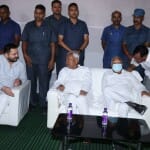लालू प्रसाद के साथ सीएम नीतीश कुमार और डिप्टी सीएम तेजस्वी यादव।