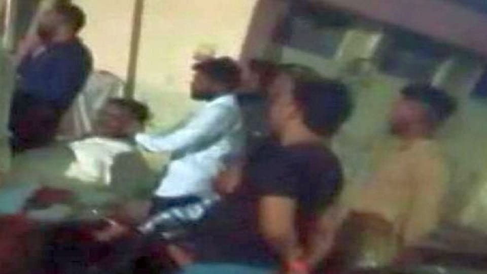 Kannauj: BJP MP reached the police post along with his supporters, beat up the policemen
