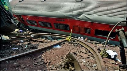 Odisha Train Accident: हादसे में बंगाल के तीन भाइयों की मौत, गांव में पसरा मातम; परिवार पर टूटा दुखों का पहाड़ Odisha Train Accident Three brothers of West Bengal died mourning spread in village Know all About it