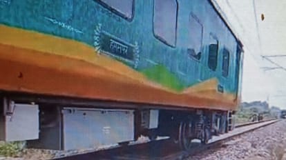 Train Accident Averted: असम में ओडिशा जैसा बड़ा ट्रेन हादसा टला, रेल इंजन हुआ डिब्बों से अलग Engine separate from train in kokrajhar Assam major train accident averted