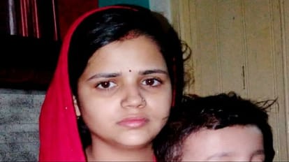 victim woman of husband harassment reached SSP office with innocent son in Bareilly