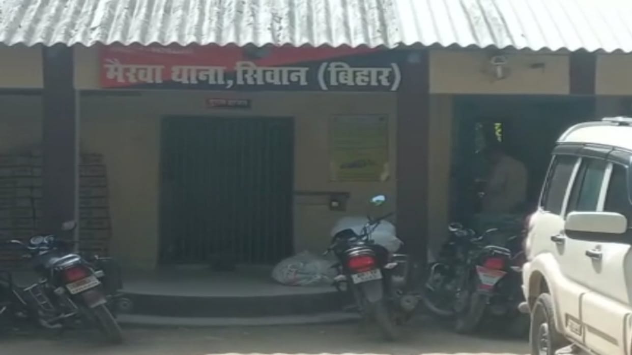 A freak attacked five people with rod in Siwan, killed delivery boy and seriously injured four; Arrested