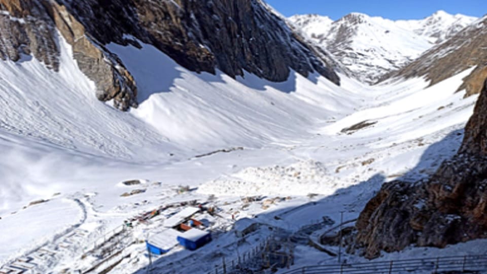 Jammu Kashmir: Snowfall near Amarnath cave, chances of rain on June 5-6