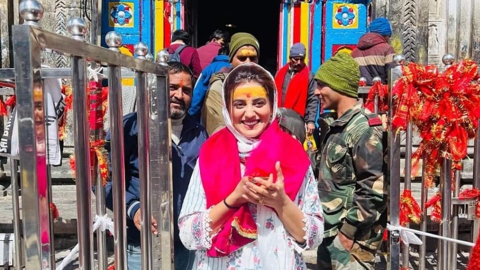 Actress Nandini Rai Visited kedarnath dham twice in a Month and doing Meditation