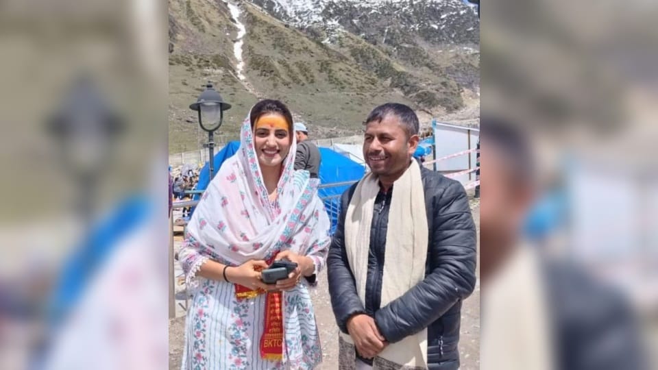Actress Nandini Rai Visited kedarnath dham twice in a Month and doing Meditation