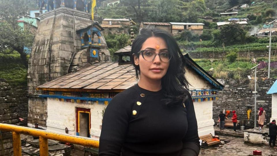 Actress Nandini Rai Visited kedarnath dham twice in a Month and doing Meditation