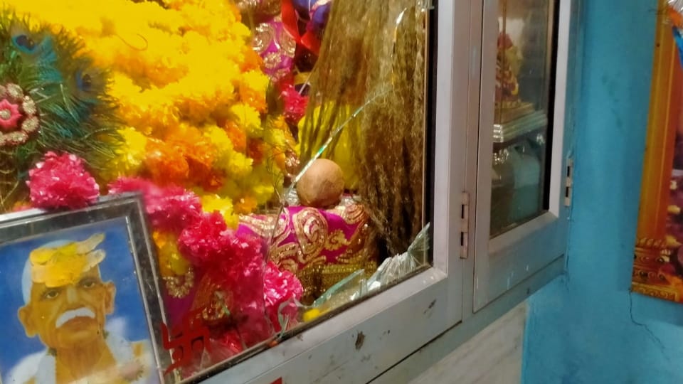 Thieves broke locks of temple and shops in Mahendragarh