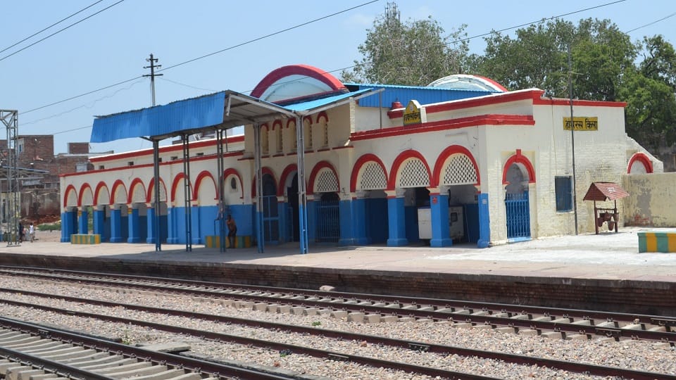 Rack of rice reached Kila station, jam on roads