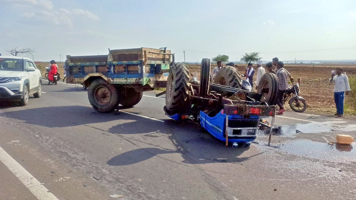 Traffic police vehicle collided with tractor in Rajgarh