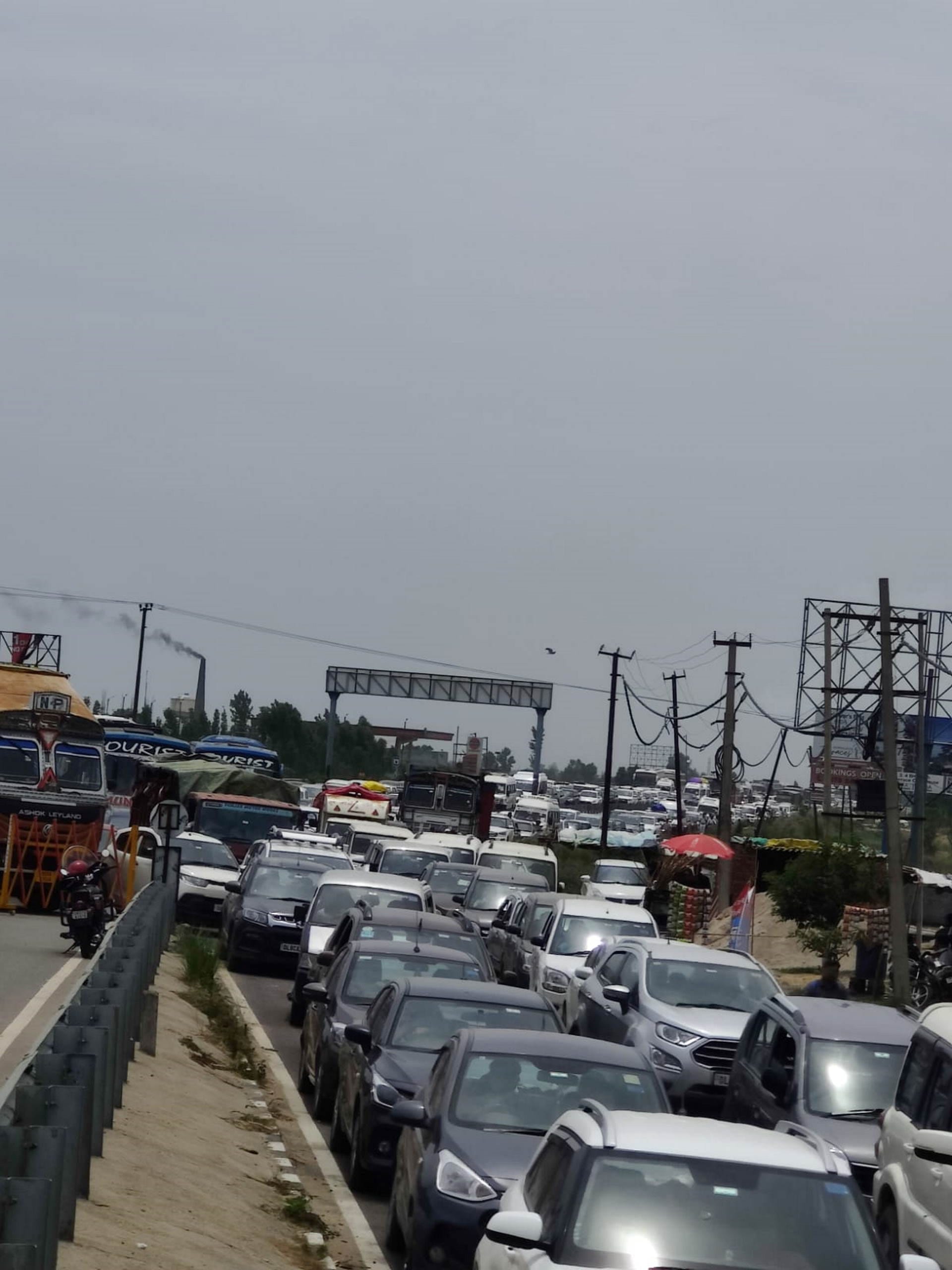 Weekend jam in Haridwar Roorkee pilgrims stranded Uttarakhand news in hindi
