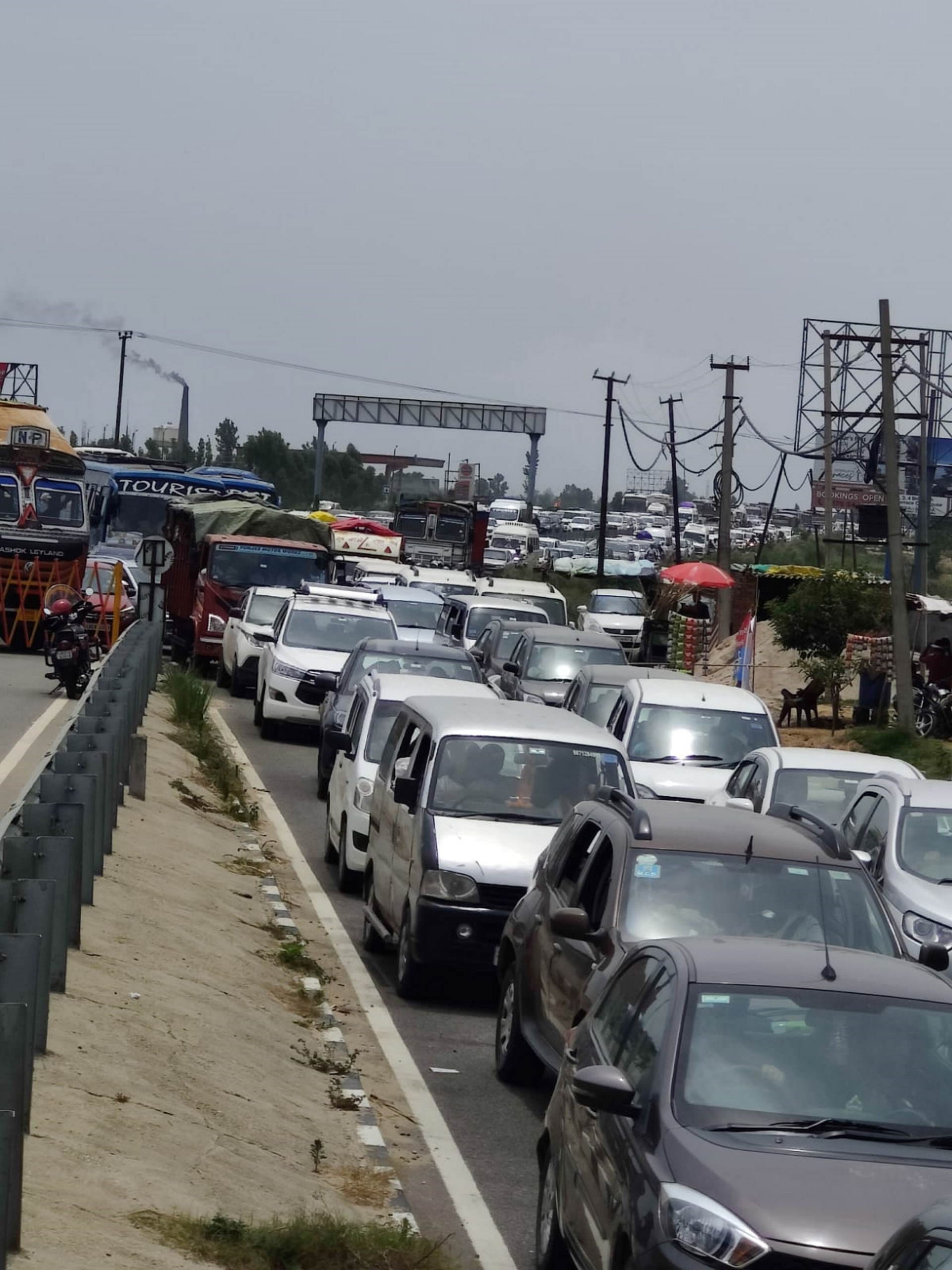 Weekend jam in Haridwar Roorkee pilgrims stranded Uttarakhand news in hindi
