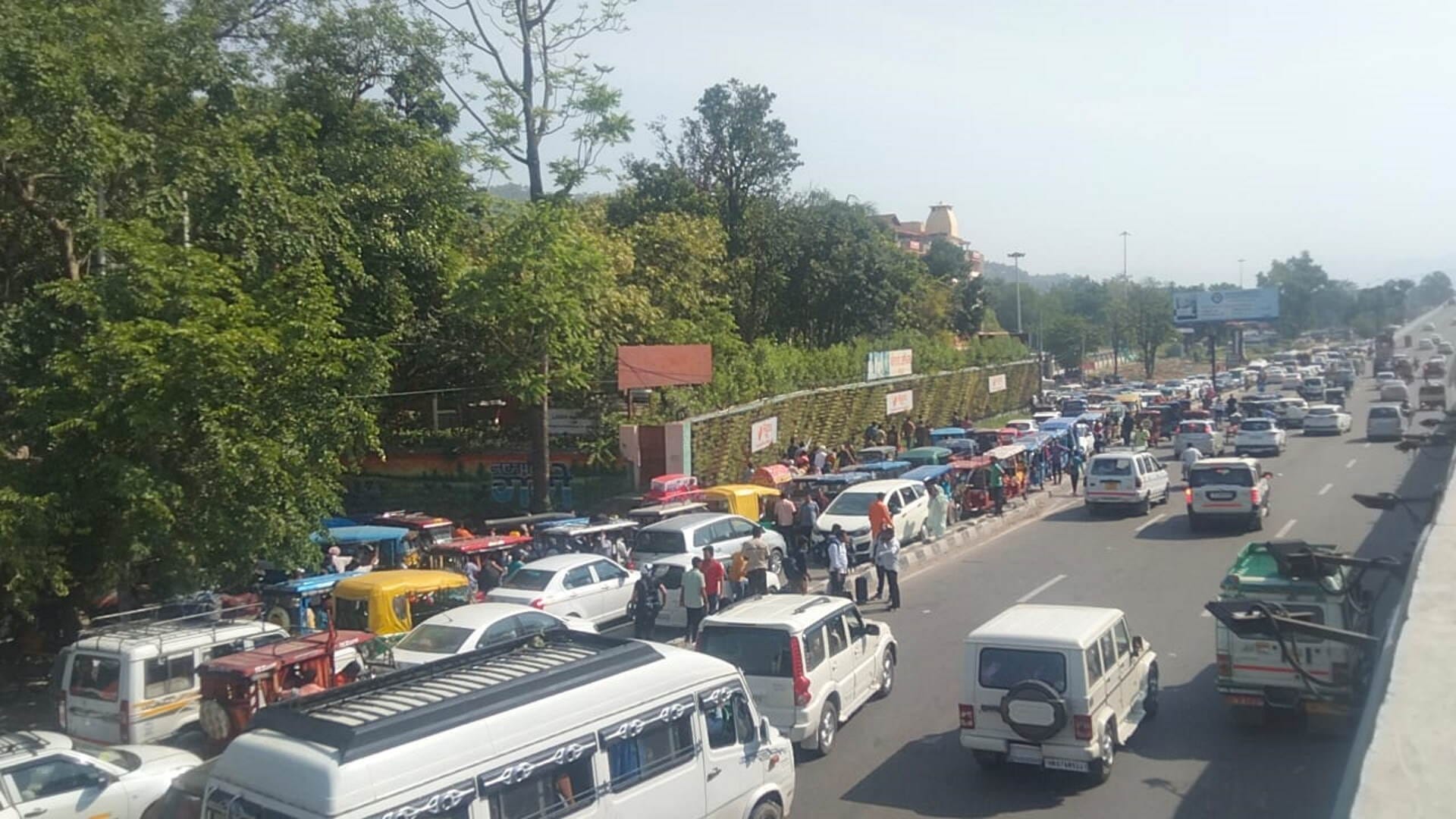 Weekend jam in Haridwar Roorkee pilgrims stranded Uttarakhand news in hindi