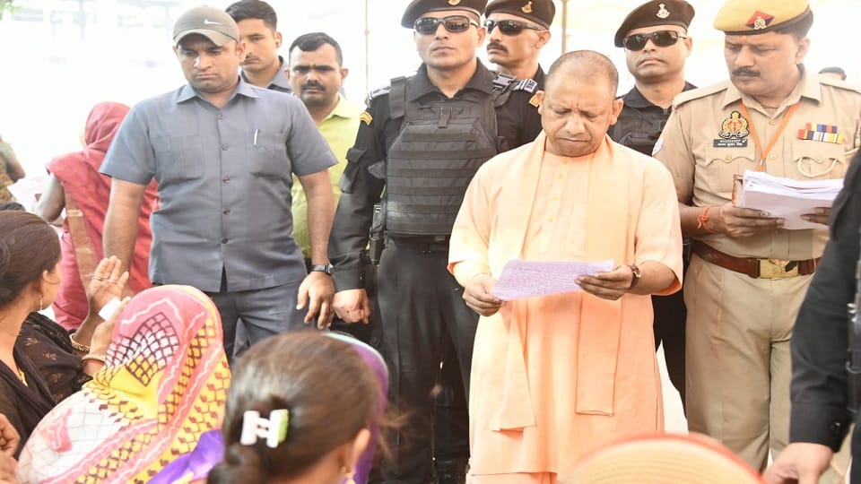 CM Yogi said Every needy will have their own house heard the problems of 400 people in Janata Darshan