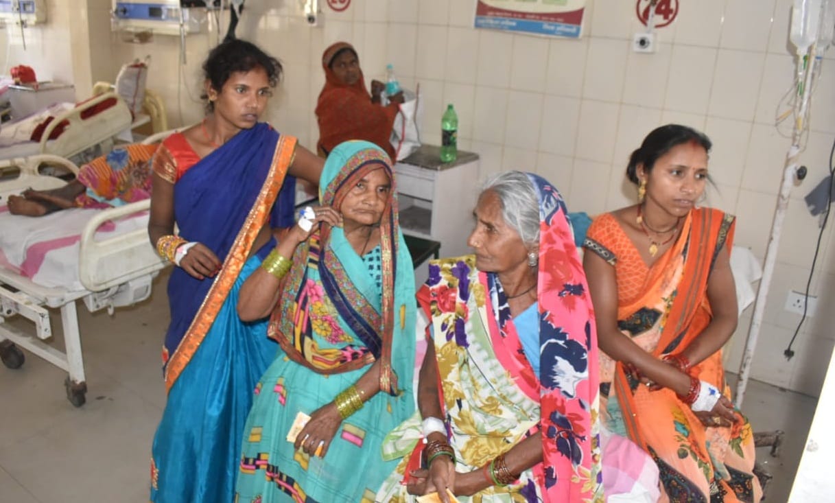 health of 35 women deteriorated after eating food, vomiting and diarrhea became ill, condition of 19 is seriou