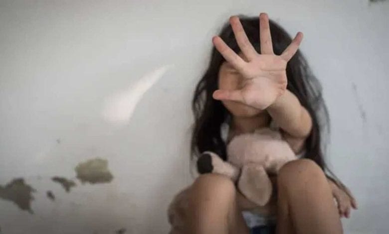Rape of a minor sleeping on the terrace, misdeed by stuffing a cloth in her mouth, report filed