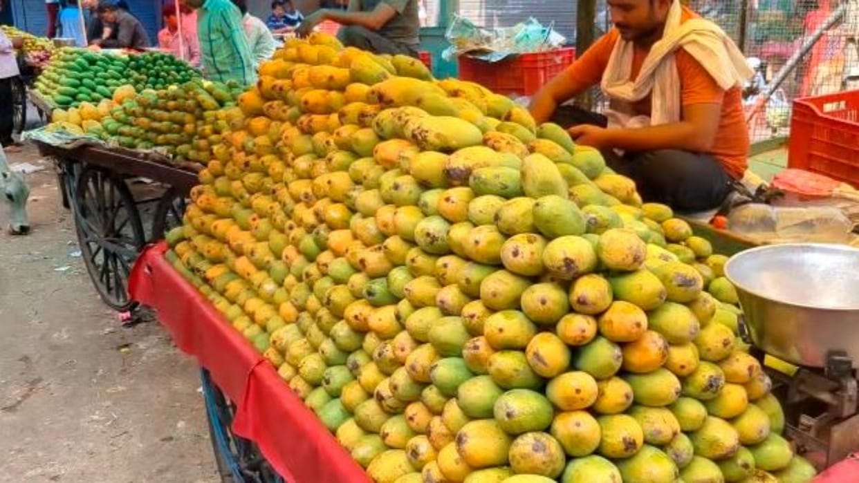 Rajasthan Sweetness of mango spoiled due to storm and hailstorm weather hit mangoes from UP to Karauli
