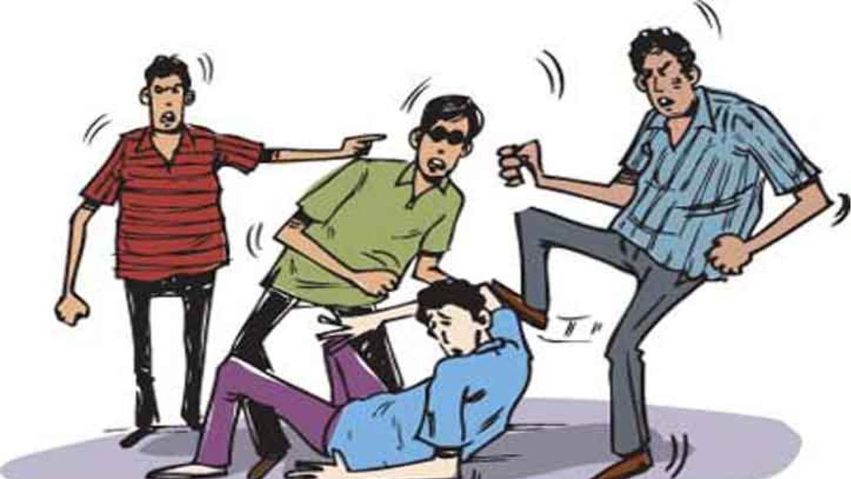 Gwalior News: Video of fight among neighbors went viral, they were thrashing with sticks and stones