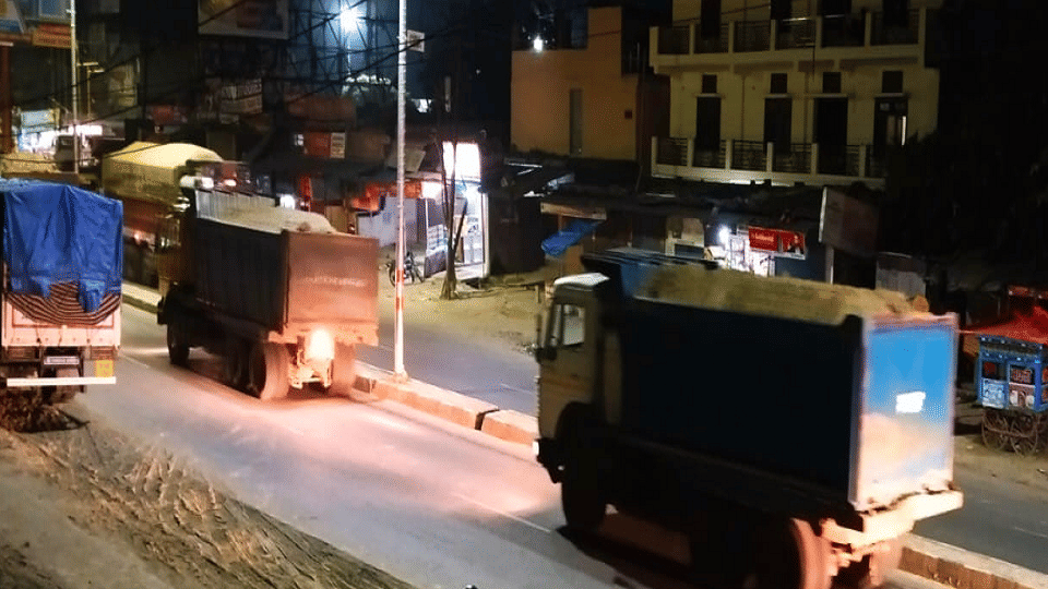 Illegal mining work in full swing in Gorakhpur