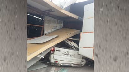 A board of Ekana stadium falls down, many injured.