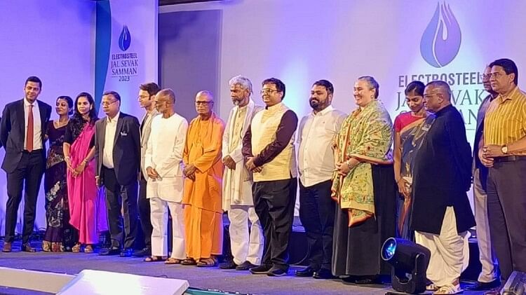 प्रथम इलेक्ट्रोस्टील ‘जल सेवक सम्मान-2023’:प्रो. अभिजीत मुखर्जी और नेचर मैट्स सम्मानित – First Electrosteel ‘jal Sevak Samman-2023’: Prof. Abhijit Mukherjee And Nature Mates Honored
