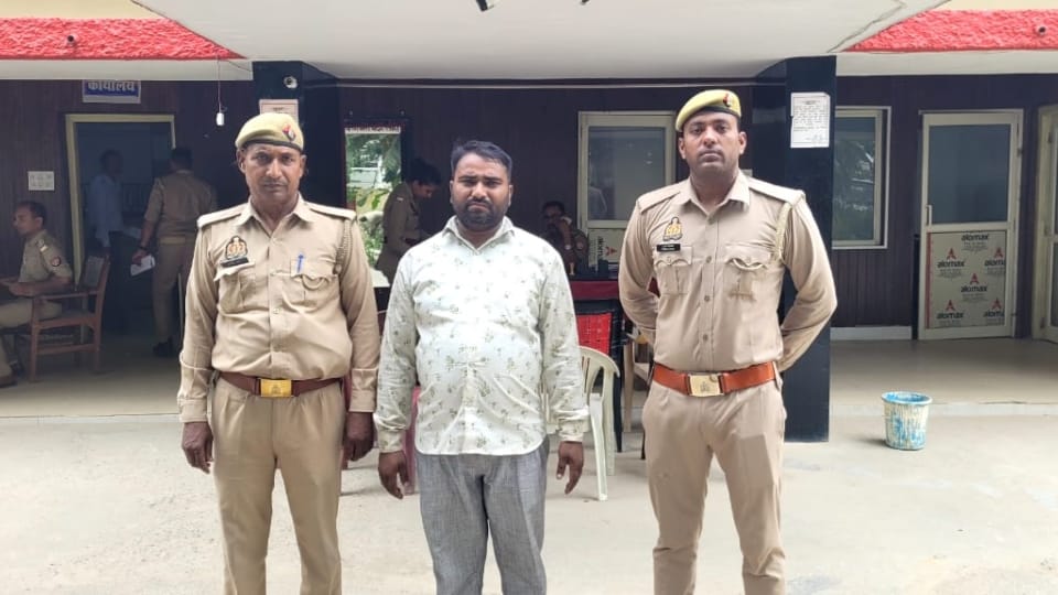 ARTO tried to crush the car during vehicle checking in Bareilly