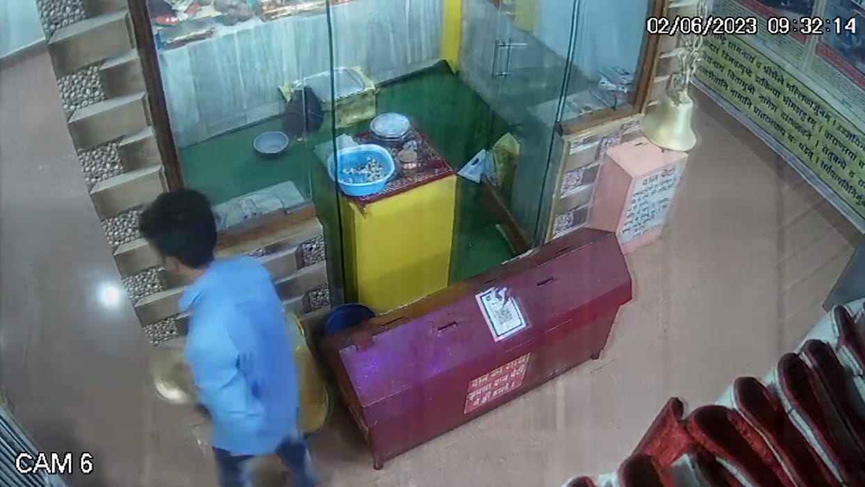 young man caught in CCTV camera stealing in the temple on pretext of worship in korba