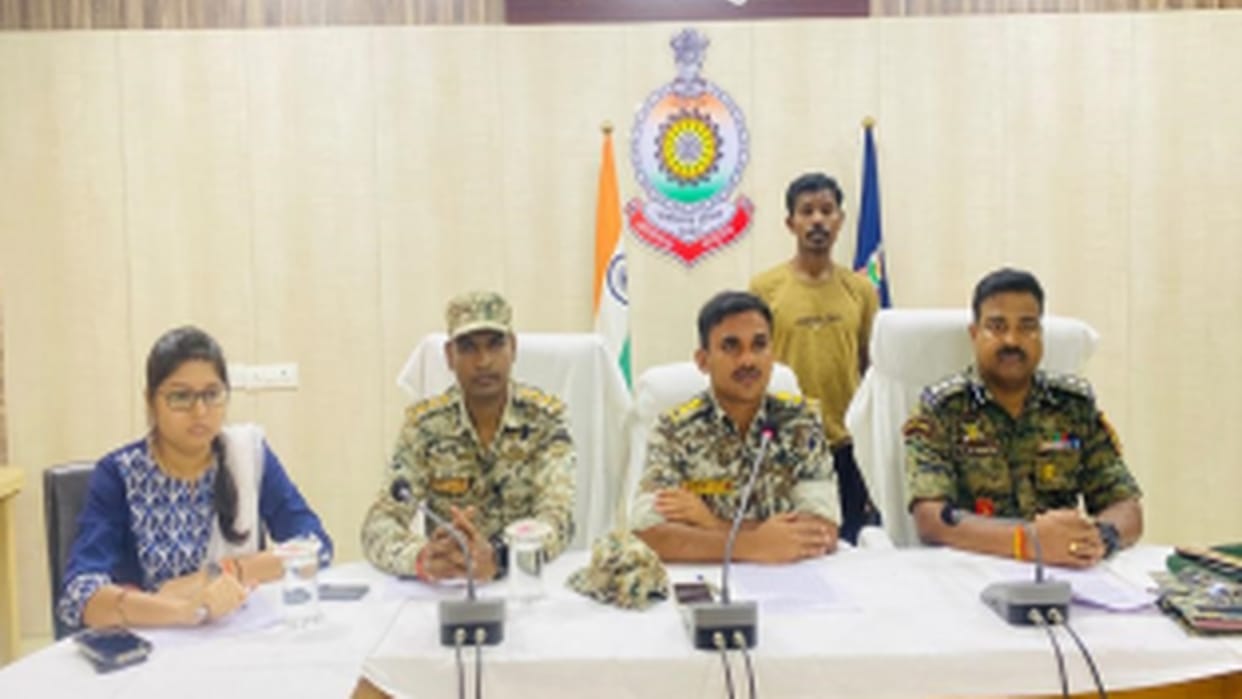 Chhattisgarh Naxalite commander with reward of one lakh arrested in Sukma