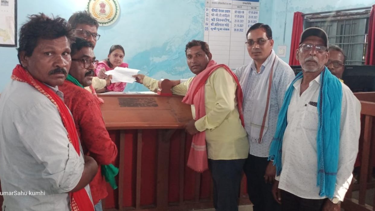 chhattisgarh farmers submit memorandum to president in support of women wrestlers in gariaband
