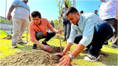 Environment Day Chief Minister Arvind Kejriwal shared adorable pictures said Delhi is becoming city of lakes