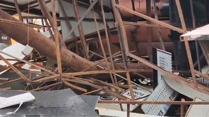 UP minister orders to change the weak poles established for advertisement.