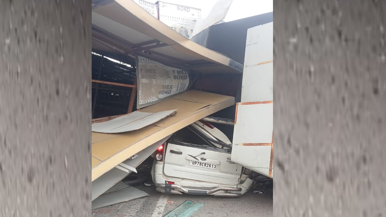 Ikana Unipol: Campaign to remove dangerous hoardings started after the accident, promotional material removed