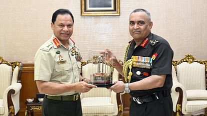 Indian Army chief meets Bangladeshi counterpart discusses issues of mutual interest