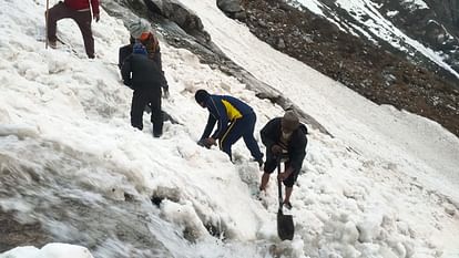 Hemkund Sahib Yatra 2023 glacier Broken missing Woman Dead Body Recovered during rescue operation