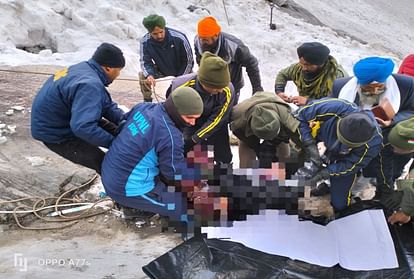 Hemkund Sahib Glacier Breaks: woman Pilgrim dead body found buried 40 feet under snow recovered after 14 hours