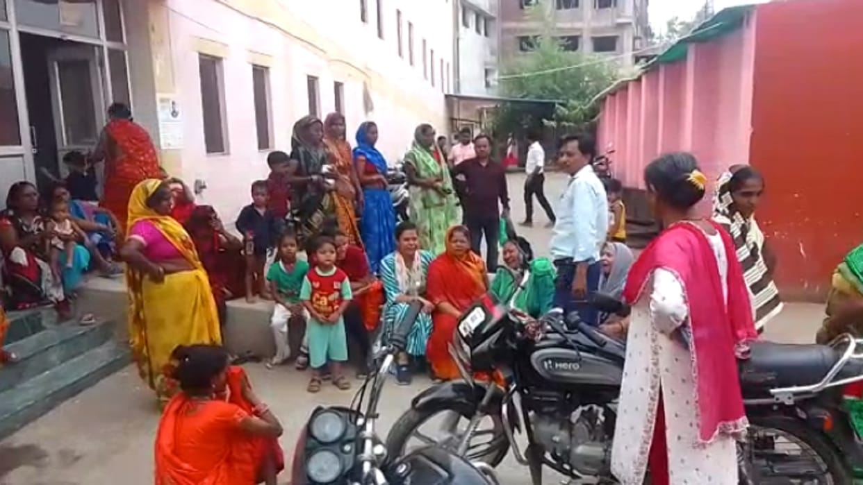 Allegations of giving third degree in police station in Hardoi, complaint to Human Rights Commission