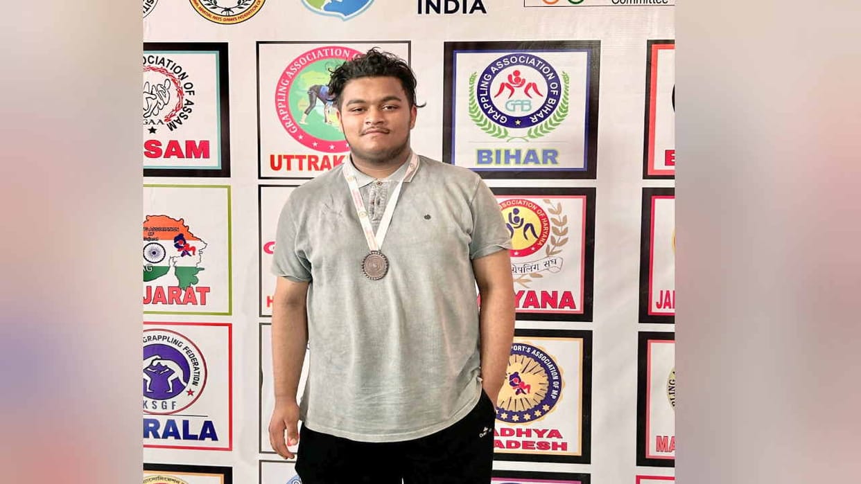 Harshit won bronze medal in National Grappling competition held in Dewas, Madhya Pradesh