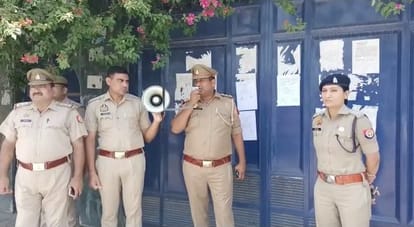 Police pasted attachment notice on house of Haji Iqbal in Saharanpur
