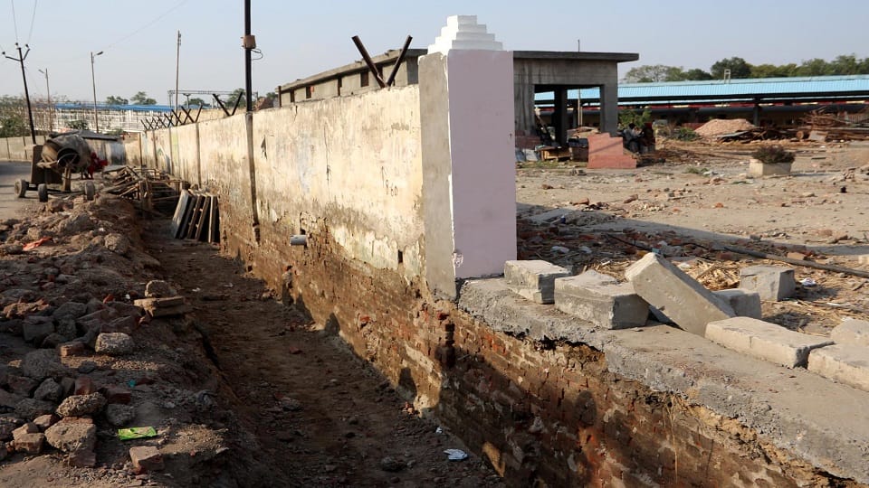 Drain construction work stopped at Malgodam