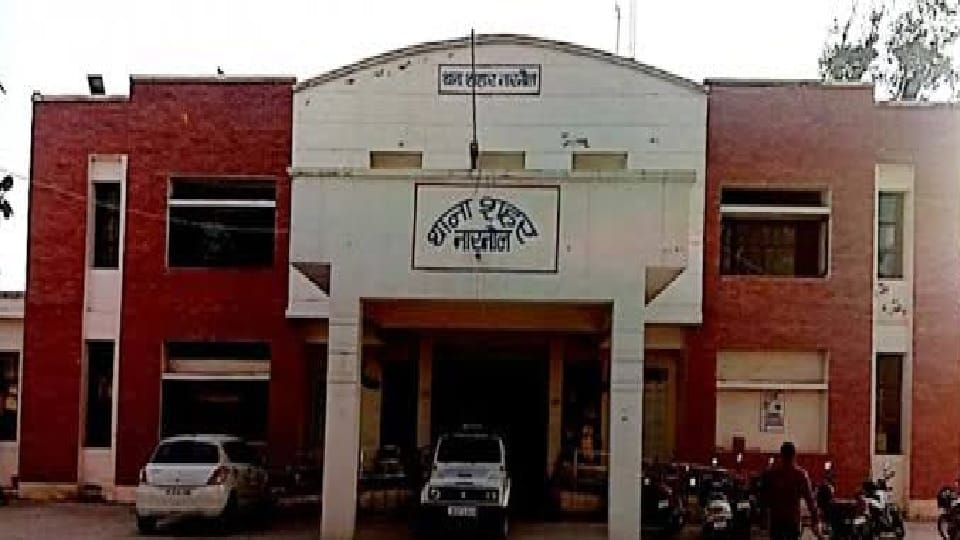 Narnaul police caught vehicle full of illegal English liquor, accused taking it to Rajasthan