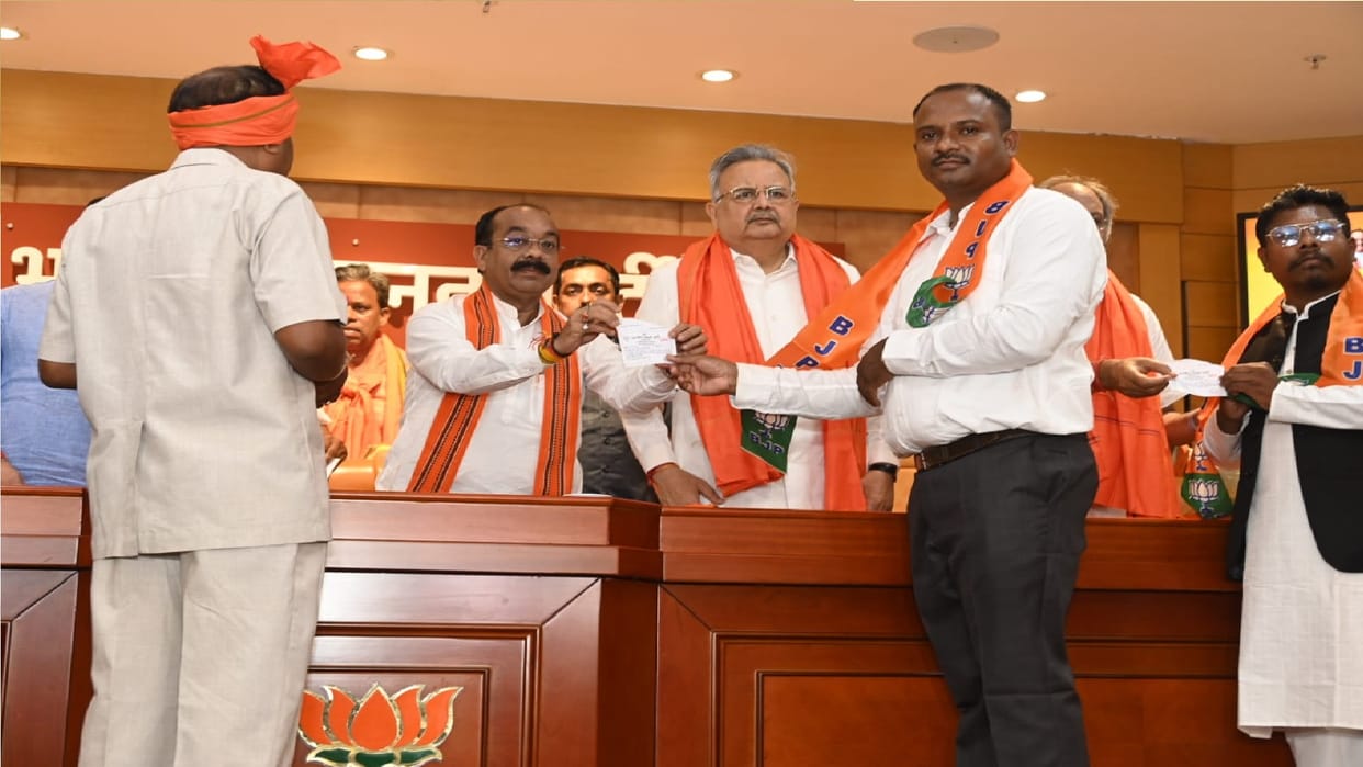 421 people entered in CG BJP, these veteran leaders of tribal society joined bjp