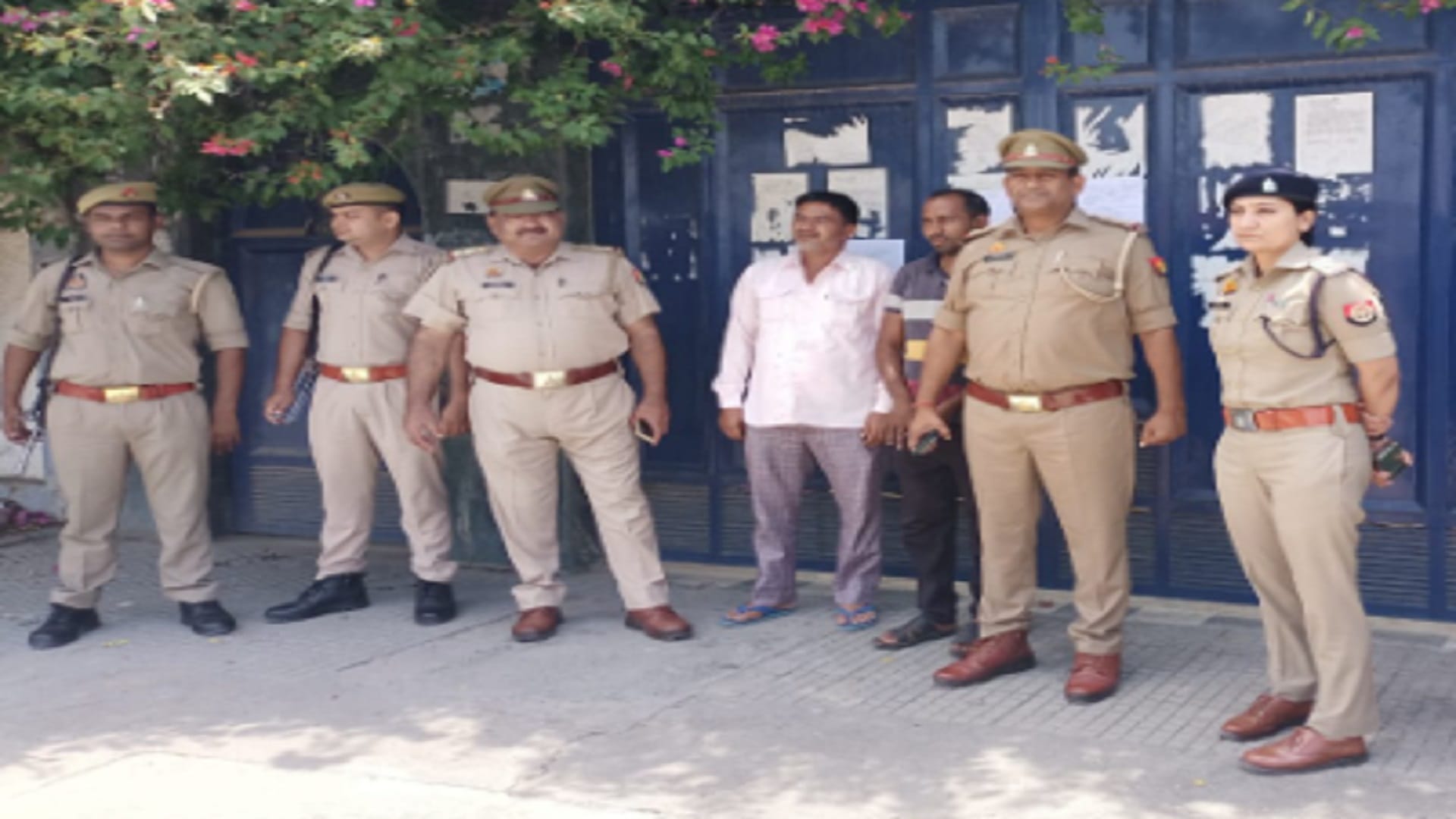 Saharanpur: The police have pasted the notice of attachment on the house of former MLC Haji Iqbal