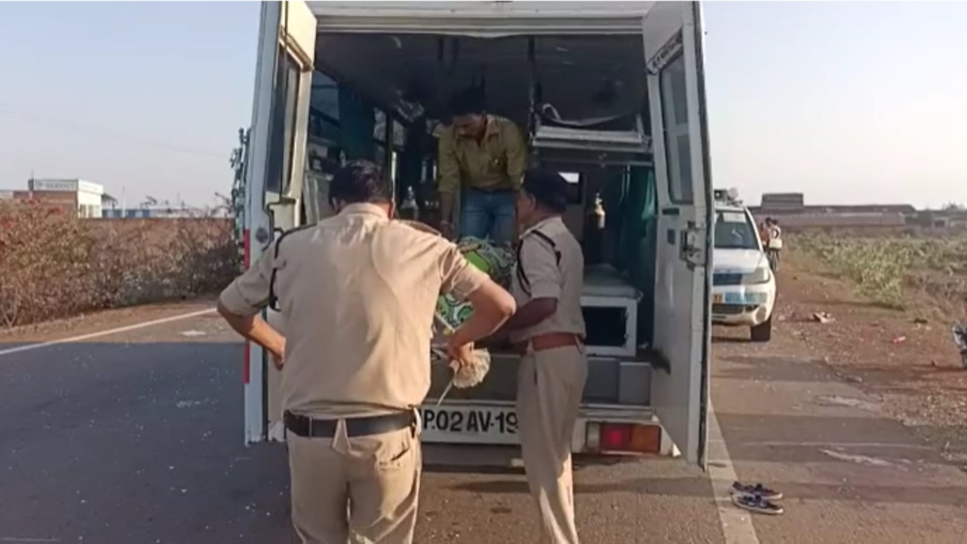 सड़क हादसे में दो की मौत