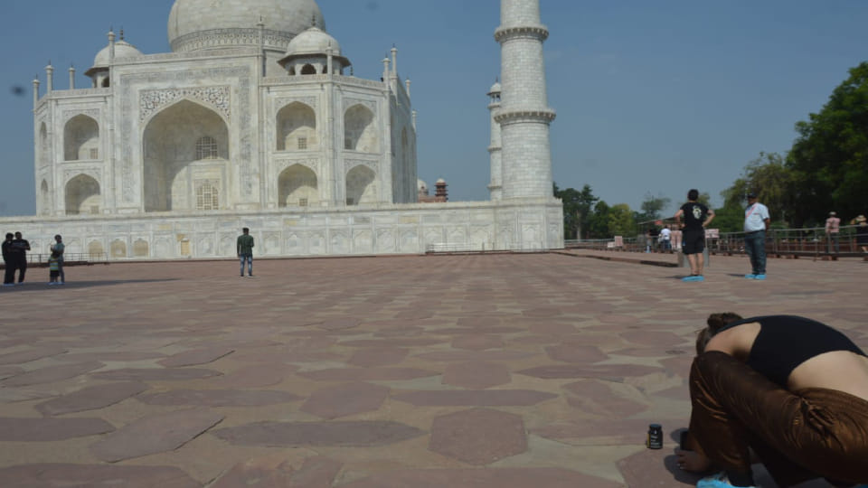 Foreign female tourist did photoshoot of power enhancing medicine at Taj Mahal in Agra