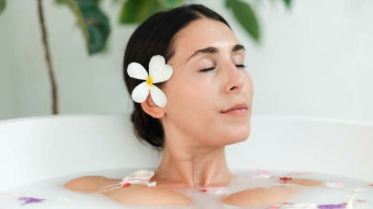 Bath Tips:नहाने के पानी में मिलाएं ये चीज, त्वचा से जुड़ी कई परेशानियों ...