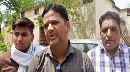 Damoh:जिला शिक्षा अधिकारी पर स्याही फेंकने का मामला, पार्टी ने तीन नेताओं को भेजा नोटिस